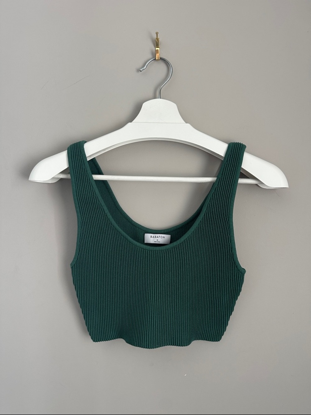 Babaton Dark Green Sculpted Scoop Neck Ribbed Cropped Tank